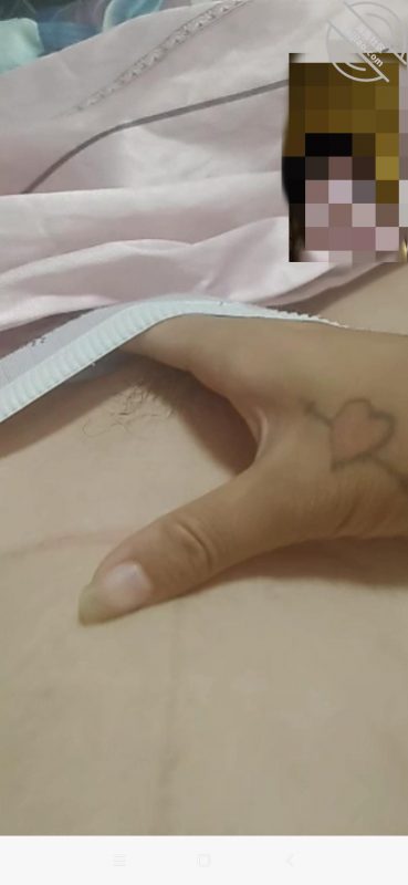 作者：女儿婷宝的闺蜜团 《【原创女儿已成年白虎】第一次进入女儿的小逼逼》-老宋小屋