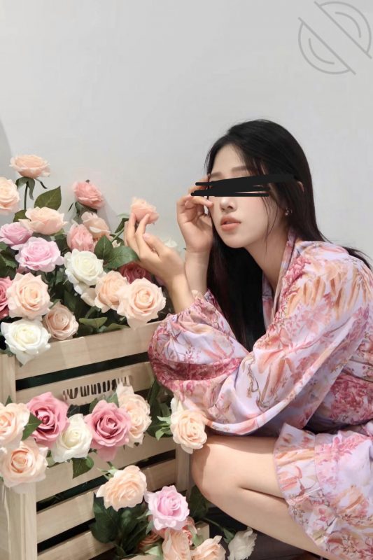 作者:奶子即正义 《原创;极品反差小母狗同事,身体非常敏感,骚逼很紧,羞辱的越厉害水越多~》-老宋小屋