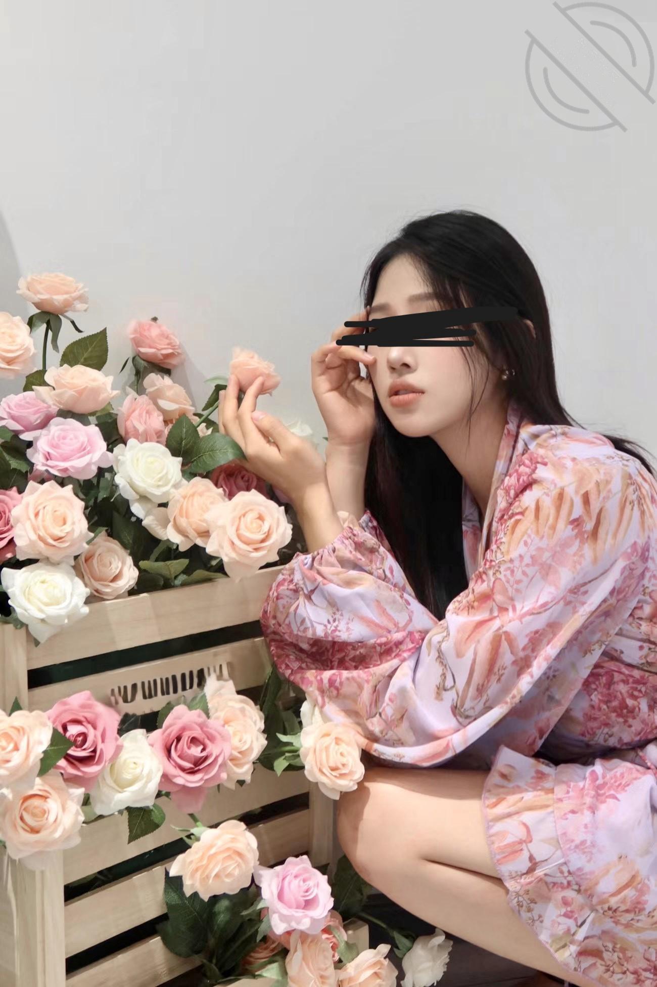 图片[1]-作者：奶子即正义 《原创;极品反差小母狗同事,身体非常敏感,骚逼很紧,羞辱的越厉害水越多~》-老宋小屋