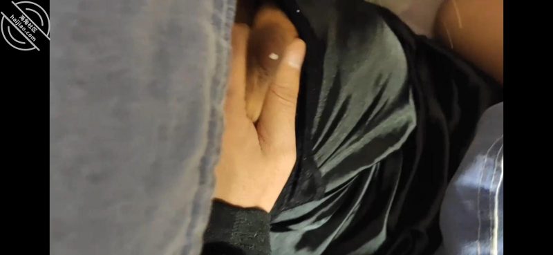 作者：极品巨乳妹妹鲍鱼逼 《（原创）怀孕哺乳期的嫂子被我捏的喷奶水，躺在床上真骚。今天跟侄子抢奶！！》-老宋小屋