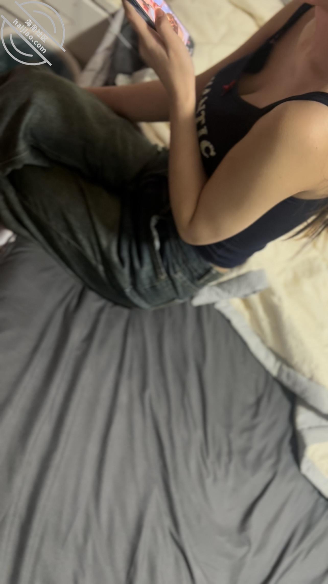 图片[1]-作者：极品巨乳妹妹鲍鱼逼 《（原创）第一视角！极品巨乳妹妹放假回家被我掐奶子，这柔软度太爽了！后入爽》-老宋小屋