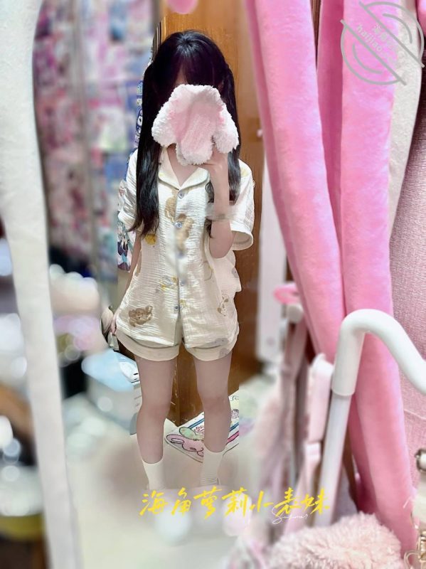 作者：萝莉小表妹 《【原创视频31】在弟弟房间，书桌上，高低床上，使劲摩擦表妹，口爆真叫爽》-老宋小屋