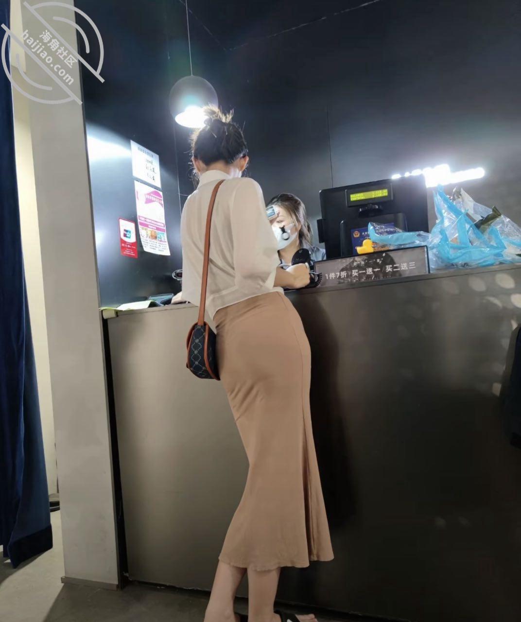 图片[1]-作者：我爱我滴家 《（原创）姐夫前脚刚回店里，我就把亲姐按在沙发上猛操，然后把姐姐给内射了。》-老宋小屋