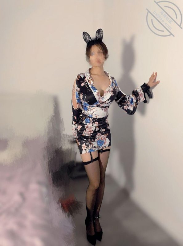 作者：巨乳表姐住我家 《（原创视频）送给巨乳表姐的礼物，让我把持不住直接推倒，无法抑制的欲火！！》-老宋小屋