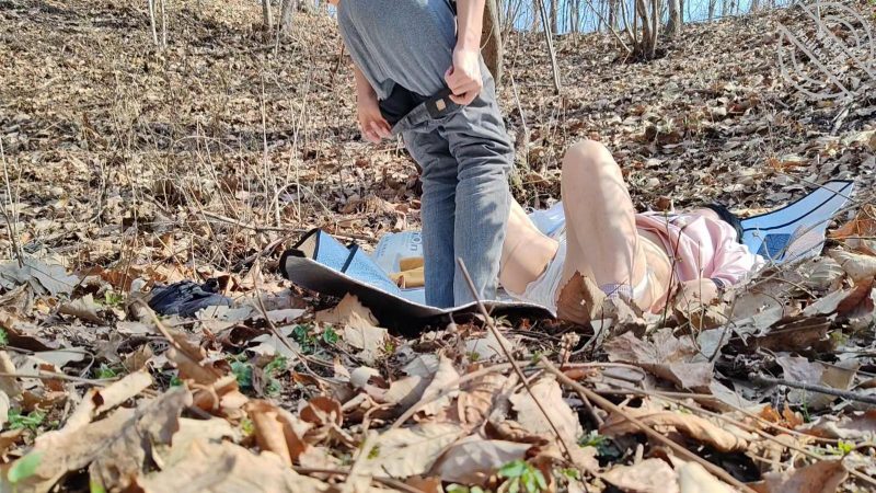 作者：妈妈的味道（干妈变成了情人） 《(原创视频)143：在山上和干妈打野战（户外做爱-真实记录）》-老宋小屋