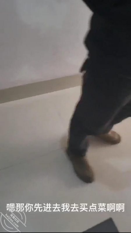 作者：调教丈母娘 《25（真实原创）正好撞见出门的老丈人，进屋直接爆操镂空白丝丈母娘！！！》-老宋小屋