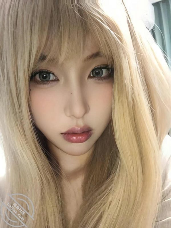 作者：烟色晚空、 《原创:趁父亲不在家,和朋友一起3p我的美艳小妈,多角度轮流爆操,爽翻了~》-老宋小屋