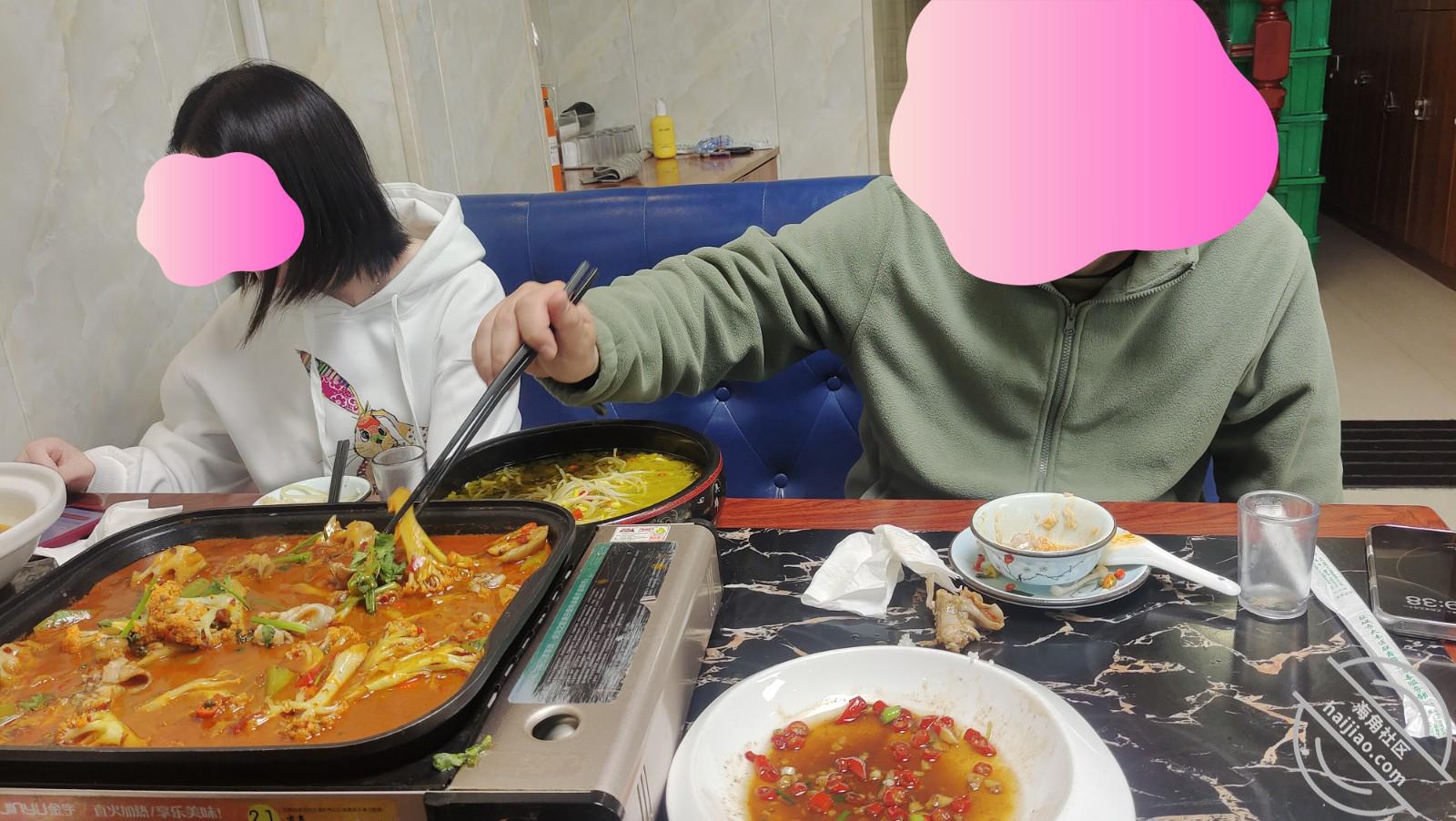 图片[1]-作者：我和娇妻的日常 《(52) 原创视频 大哥出差，带着小兄弟去3P大嫂，偷情的感觉就是刺激》-老宋小屋