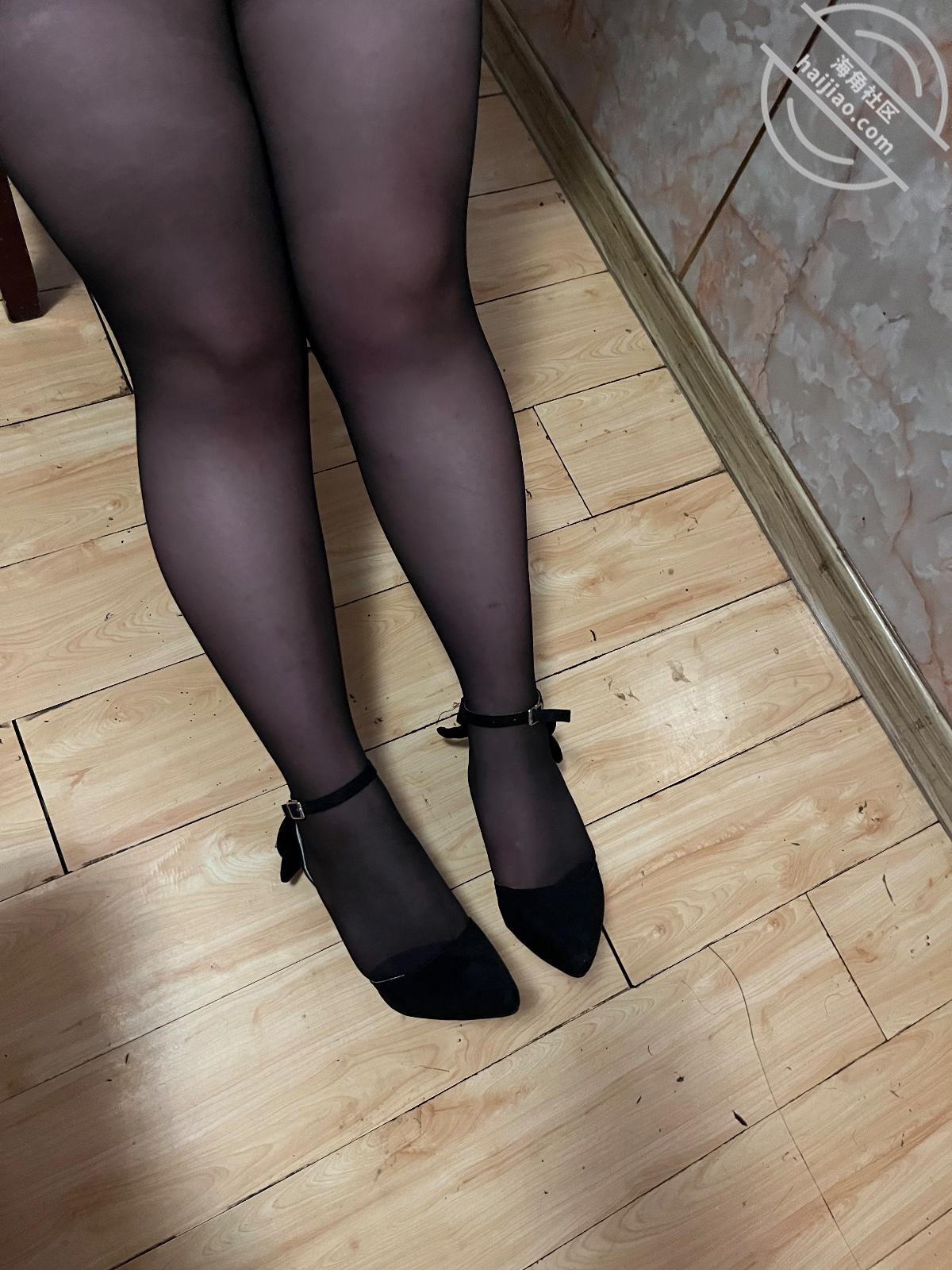 图片[1]-作者：爱妈妈的好儿子 《(原创-足交)黑丝技师女友给我足交，差点把我给榨干》-老宋小屋