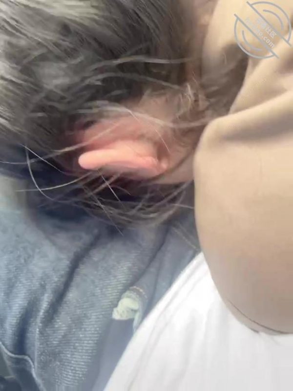 作者:拿走妹妹的处女 《63(原创)和亲妹妹公交上口交!来回上下人员流动在身边真刺激!妹妹太听话》-老宋小屋