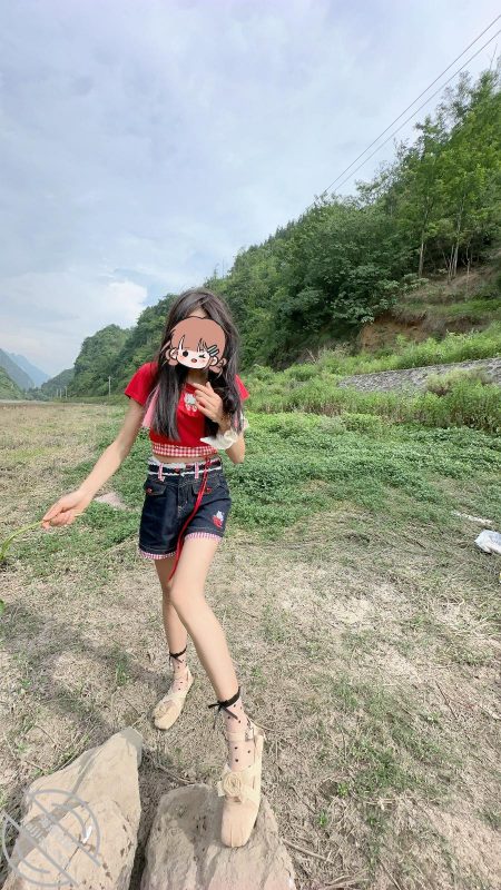 作者：长腿女儿丽丽 《（原创45）户外扣着女儿的逼，扇着女儿的屁股内射她。》-老宋小屋