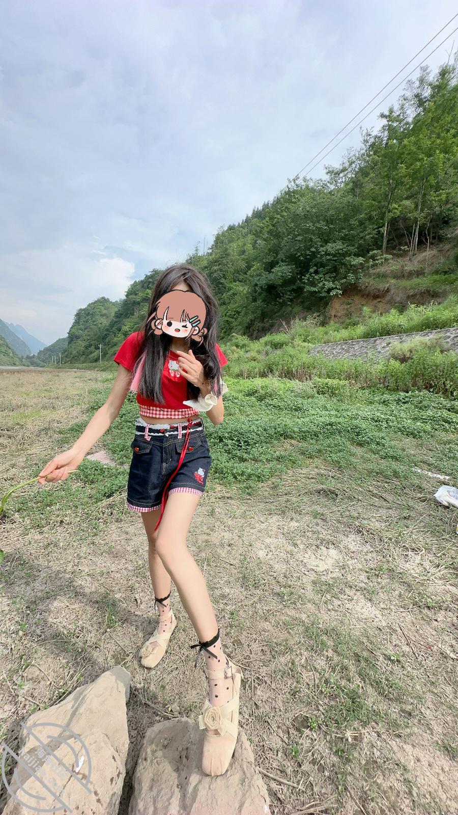 图片[1]-作者：长腿女儿丽丽 《（原创45）户外扣着女儿的逼，扇着女儿的屁股内射她。》-老宋小屋