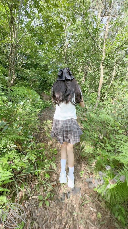 作者：长腿女儿丽丽 《（原创57）野外跟女儿做爱，感受女儿害怕到颤抖的阴道无比紧致》-老宋小屋