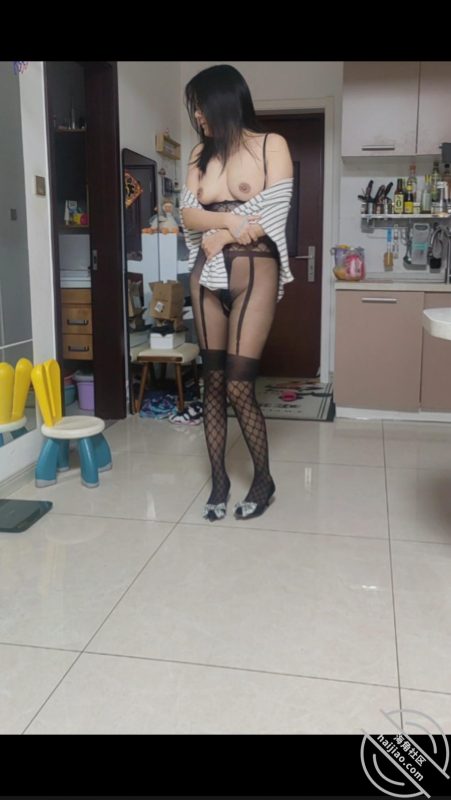 作者:寻欢作乐-淫妻 《淫妻之旅-黑丝喜欢吗?-上部》-老宋小屋