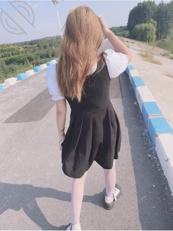 作者:拿走妹妹的处女 《81 (原创视频贴) 户外野战妹妹被路人给看光了!!!》-老宋小屋