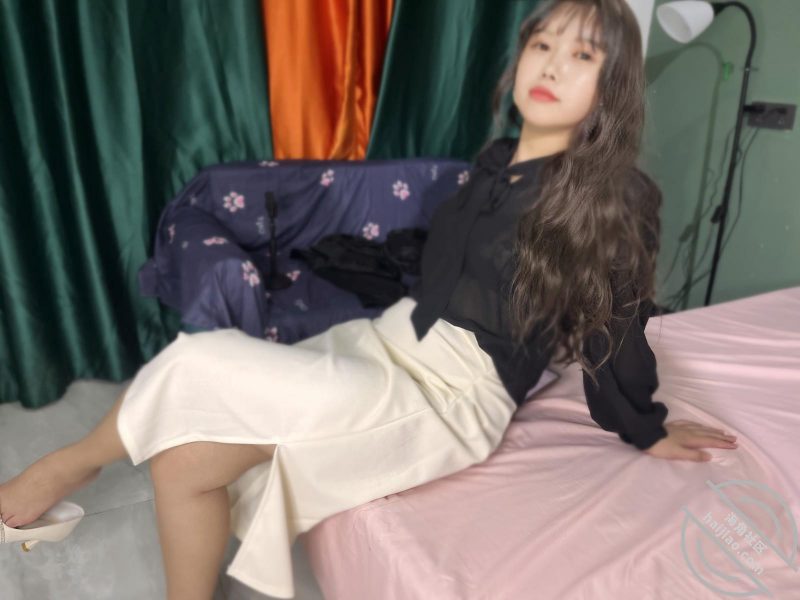 作者：舅妈的爱情故事 《【真是乱伦】穿舅妈丝袜操丝袜舅妈好变态啊 丝袜之间的碰撞变态外甥穿丝》-老宋小屋