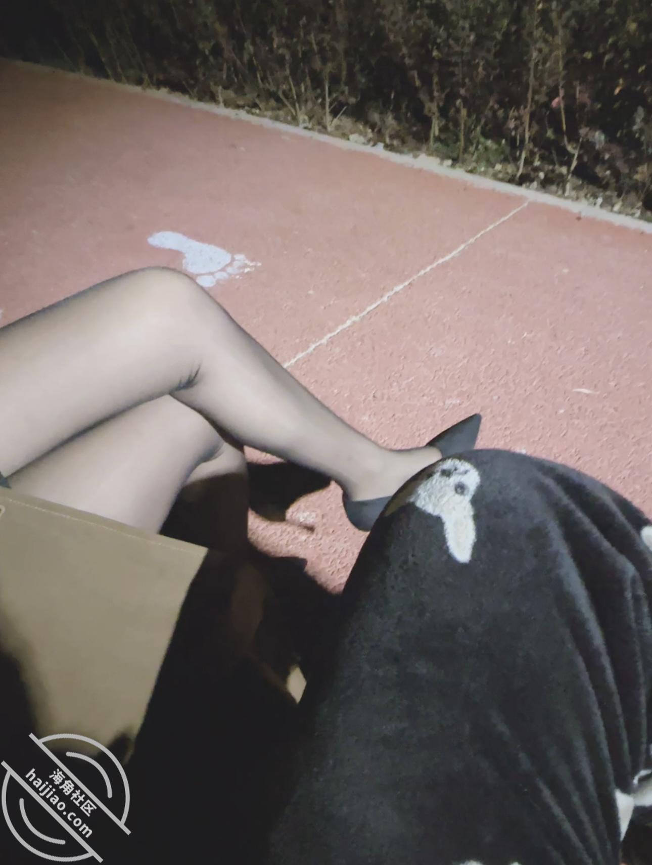 图片[1]-作者：拿走妹妹的处女 《92 (原创视频贴) 穿着黑丝的妹妹我没忍住在公园操了！》-老宋小屋