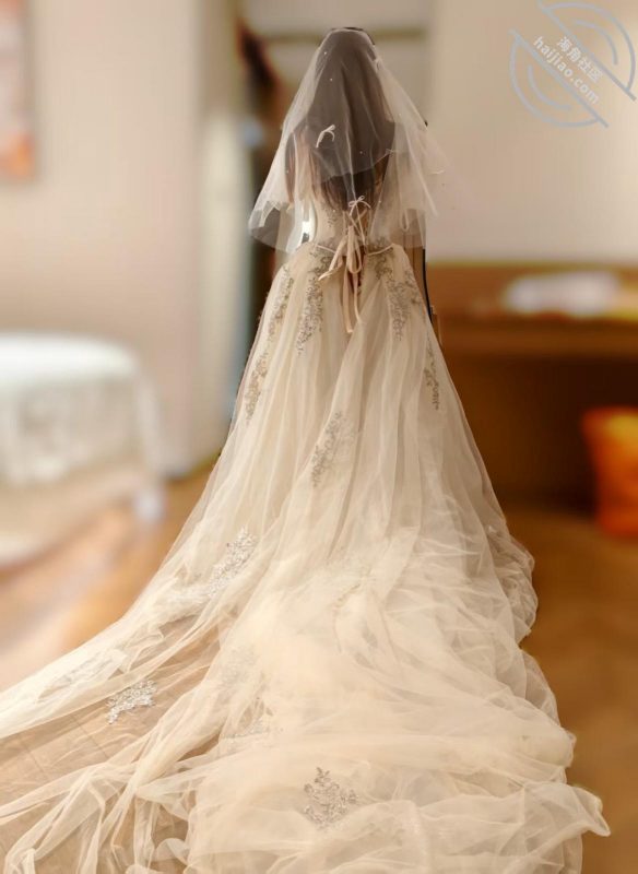 作者：亲姐的诱惑 《[原创视频]84.姐姐穿上婚纱口爆吞精媚态撩人，做完之后还叫待会继续做》-老宋小屋