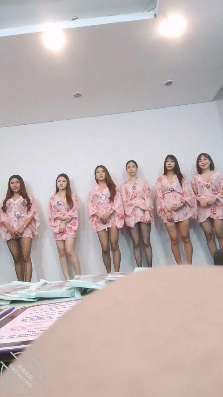 作者：激进的头孢 《怒操大奶纹身泰妹》-老宋小屋