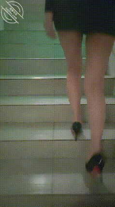 作者：海角_175732229302 《【原创作品17】骚逼表姐喝醉后瞒着姐夫出来吃我的精液》-老宋小屋