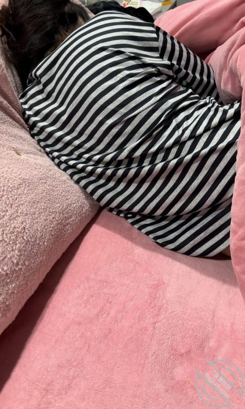 作者:我就放进去不动 《(原创)后妈:你爸在家,不要这样,仍不顾后妈的哭喊求饶,把她给强干内射了》-老宋小屋