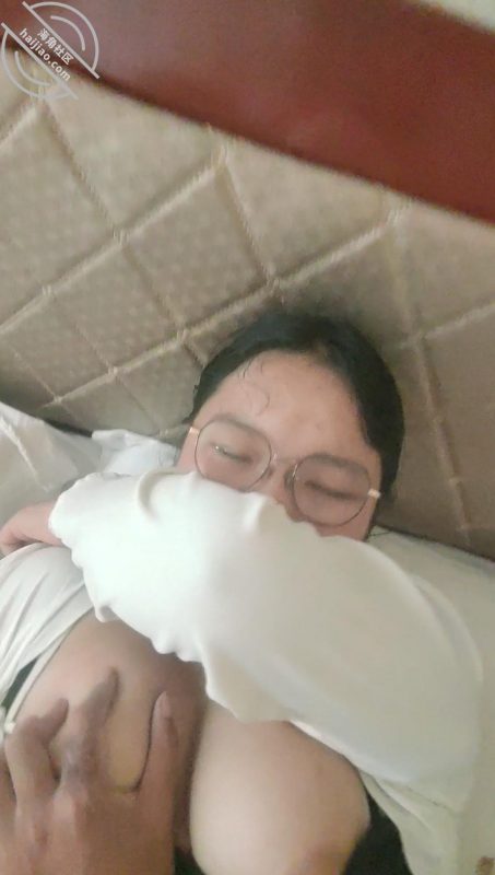 作者：打野王子 《无套后入毛都没长齐的嫩逼坦克》-老宋小屋