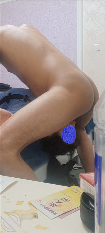 作者:调教丈母娘 《28(原创)带兄弟去家里蹂躏丈母娘,三个洞一起让淫荡的丈母娘爽上天!!。》-老宋小屋