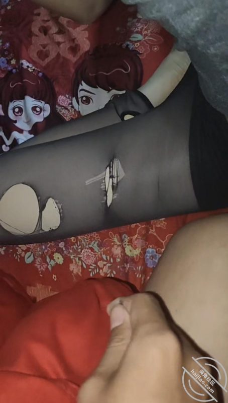 作者：打野王子 《（原创）无套内射扯烂丝袜的学生妹大年初二在农村自己家接回来偷偷狠狠的内射》-老宋小屋