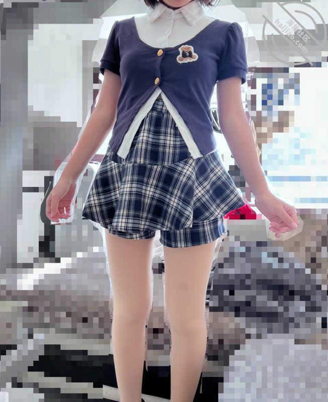 作者：干女儿小含 《【原创】钻石帖19.调教女儿无毛嫩穴，指奸+扇耳光+羞辱+吃口水》-老宋小屋