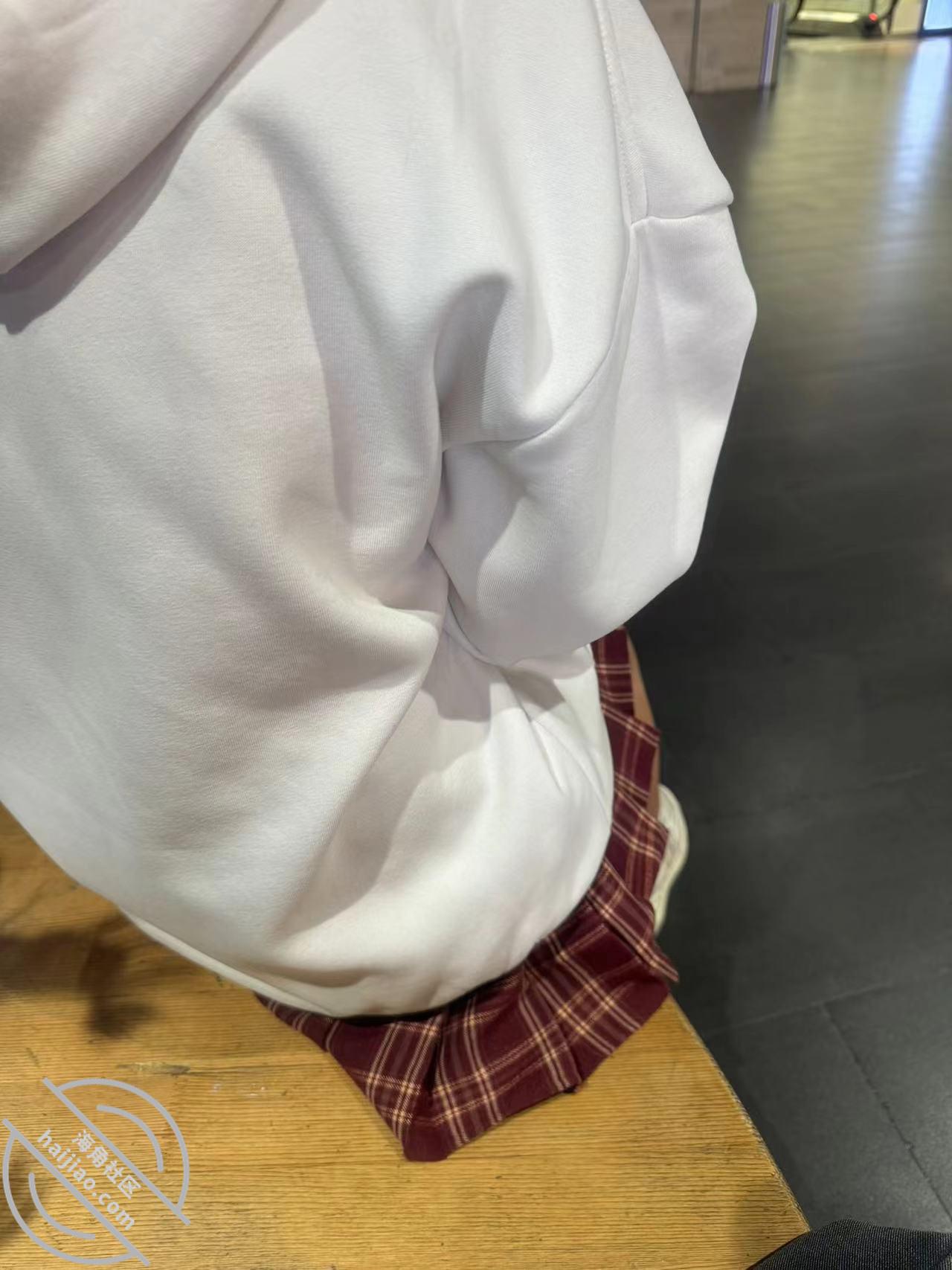 图片[1]-作者：攻略亲妹妹 《19.（原创）酒店里把妹妹的腿压在肩膀上操，妹妹说这样插得太深》-老宋小屋