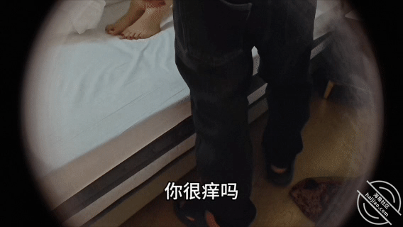 作者：勾人俏妈妈 《12原创视频]真实强奸亲妈一边操一边骂我打我，总算把憋了这些天的火给泄了》-老宋小屋