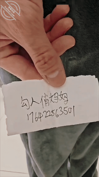 作者:勾人俏妈妈 《18.强行把鸡巴塞进妈妈嘴里。半推半就的妈妈嘴里说着不爽但明显有一点配合》-老宋小屋