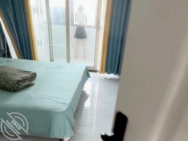 作者：爱上自己的亲妹妹 《【原创】妹妹在阳台打电话强制按在地板上操，床上拽着头发深顶，插的痛不欲生》-老宋小屋