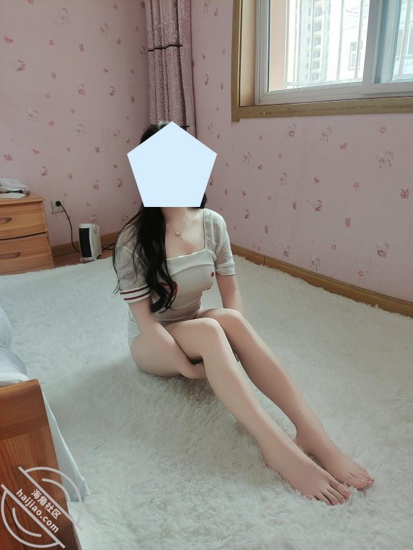 作者:Ace-村长 《原创视频 和女儿的第一次,穿护士装的女儿》-老宋小屋