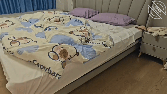 作者：勾人俏妈妈 《29.模仿老爸从浴室把妈妈干到床上，把妈妈干爽了才勉强从了我，帮妈妈舔逼》-老宋小屋