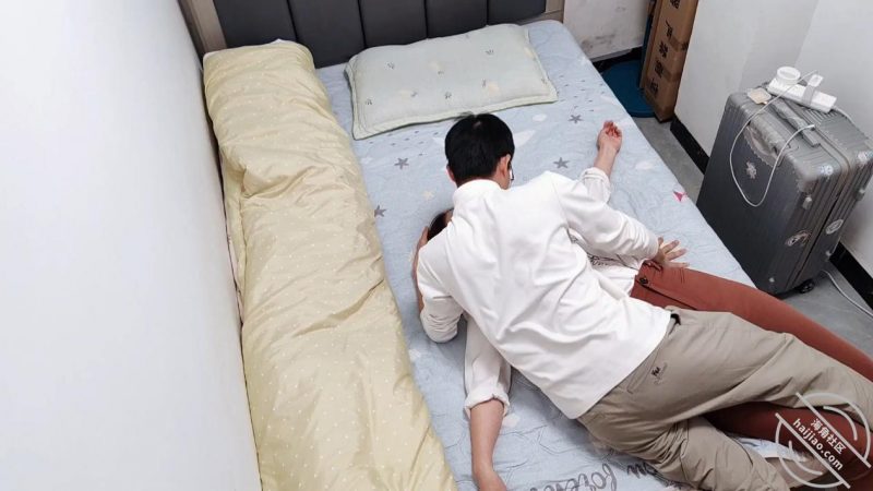 作者：爱乱伦爱人妻少妇（妈母娘姨姑） 《【原创视频】洗脸老师一个月没被她老公艹了，大姨妈刚走就被我先操》-老宋小屋