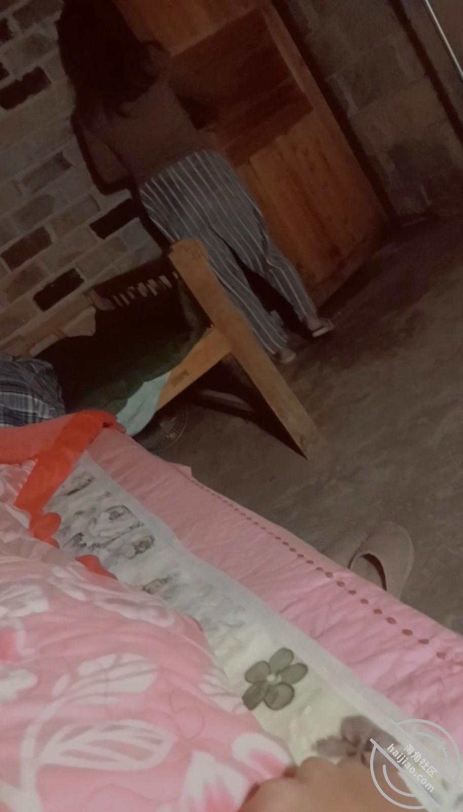 图片[1]-作者：南方母子 《(原创)我和妈妈42，早上老爸刚走，晚上妈妈跑进我房间(第一次帮我舔)》-老宋小屋