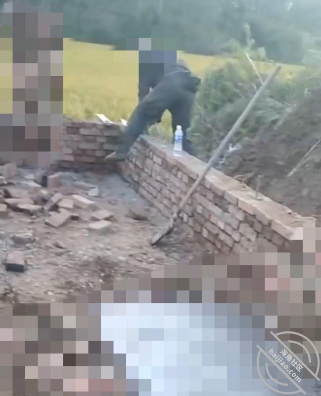 作者：想要乱伦柔弱的表妹 《【原创】老姨夫出去盖房子，我偷偷去他家找表妹，表妹的水都喷到镜头上了！》-老宋小屋