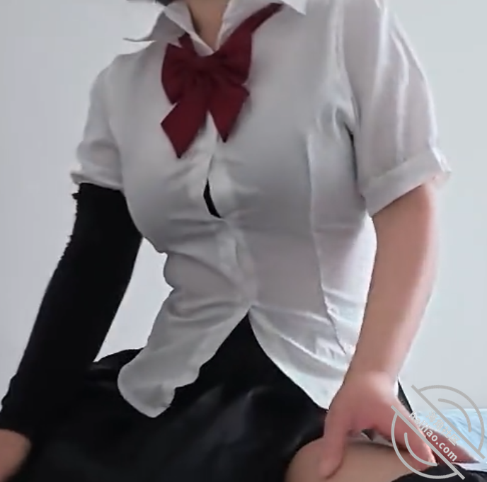 作者：嫂子的致命诱惑 《67、嫂子的大奶子快要将白衬衫撑爆了，鸡动万分爆艹嫂子》-老宋小屋