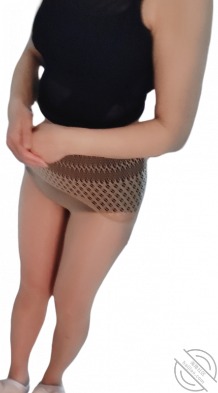 作者：海角_171290619001 《真实母子8原创视频，趁父亲不在家，晚上偷回家和母亲性福的疯狂乱伦操逼》-老宋小屋