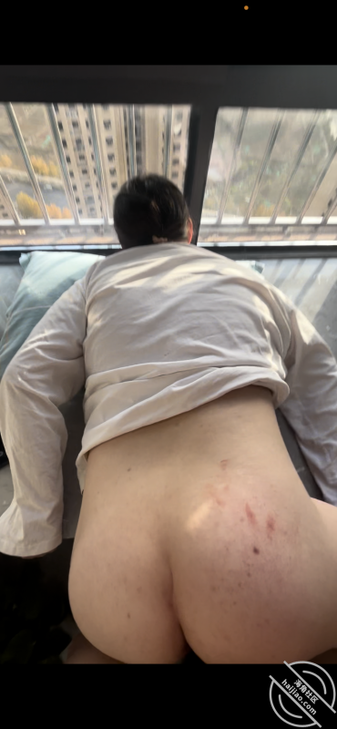 作者：爱妈妈的好儿子 《(原创-实习护士-17)没想到小护士竟然有暴露癖，让我在我家阳台上操她》-老宋小屋