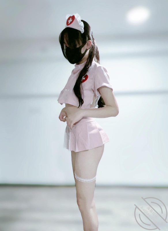 作者:姐姐的小飞棍 《原创姐姐22 尤物姐姐变身护士服,换了各种姿势后终于在厨房把姐姐内射了!》-老宋小屋