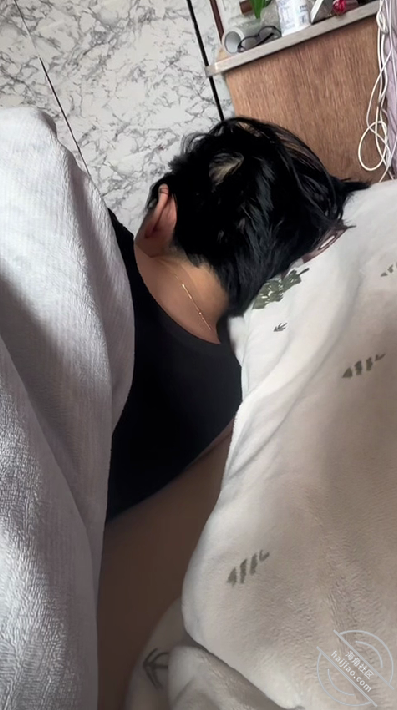 作者：美丽的母后 《记录（19）经过几次尝试再次成功拍到进入我妈身体内射的视频》-老宋小屋