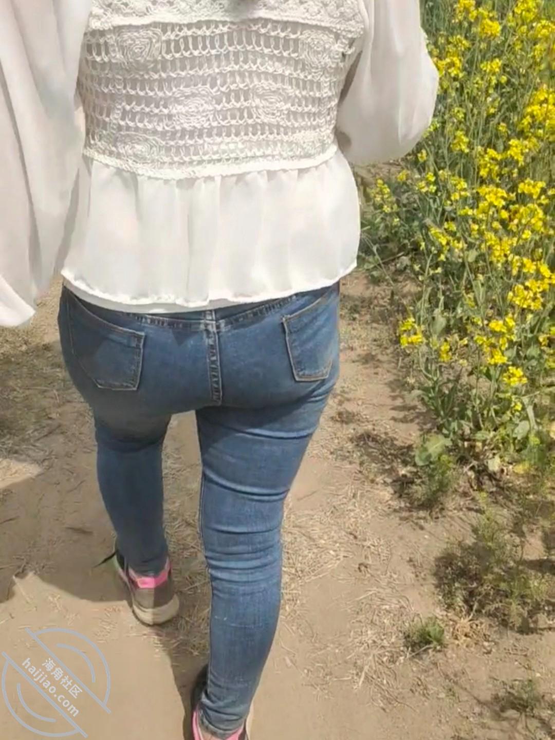 图片[1]-作者：玩偶少年 《原创母子乱伦和妈妈露出户外小公园直播操逼惊险刺激》-老宋小屋