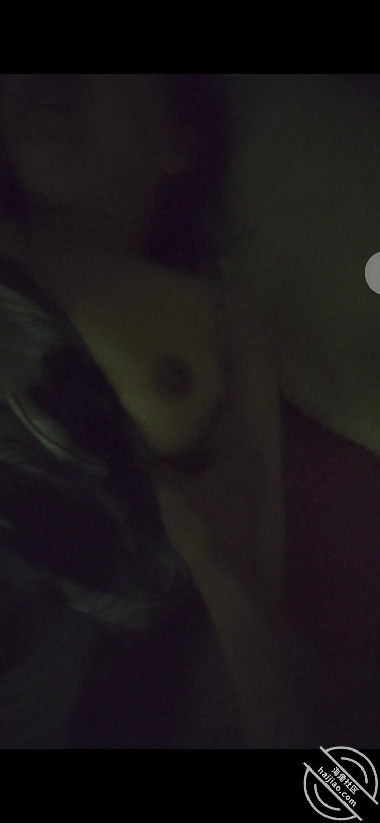 图片[1]-作者：披风少年爱老妈 《80。晨炮，插入还没睡醒的老妈。一镜到底26分钟，无套插入，最后尝试乳交》-老宋小屋