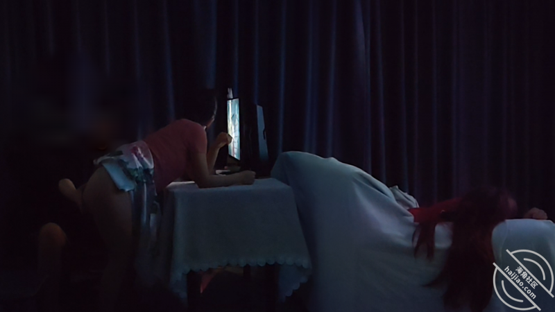 作者:相依为命的母子 《【母子乱伦】和妈妈在小姨背后偷情,妈妈最紧张的一次(视频贴)》-老宋小屋