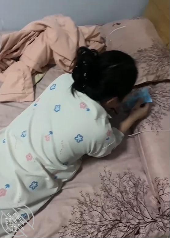 作者：海角_168638140001 《12）实录妈妈含着冰棍给我口交【原创】》-老宋小屋