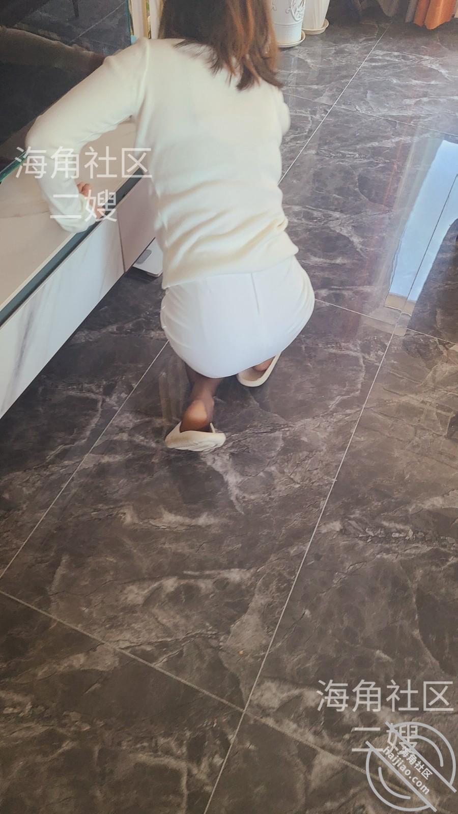 图片[1]-作者：二嫂 《【二嫂 原创】我哥在卧室整理合同，我却在客厅摸她老婆肉臀》-老宋小屋