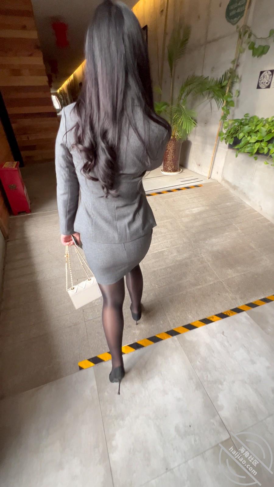 图片[1]-作者：会喷水的亲姐姐 《【70分钟原创】和销售亲姐温泉做爱，一插一喷根本停不下来，水下视角真刺激》-老宋小屋