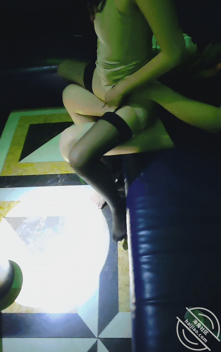 图片[1]-作者：骚妻的浪叫 《《原创》把老婆灌醉送给客户一起操，老婆被操的疯狂淫叫，一镜到底！》-老宋小屋